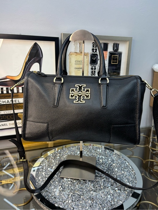Tory Burch Handbags - Tory Burch Britten Boston bag EUC